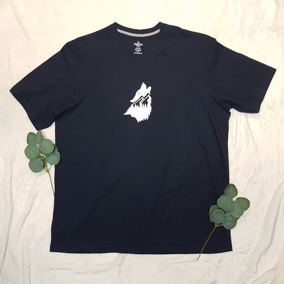 Wolf Howling Print V-Neck T-Shirt - Picture 1 of 6
